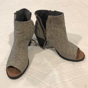 Toms open toe booties